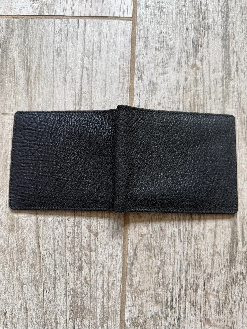 Ecru Black Leather Bi-Fold Card Holder